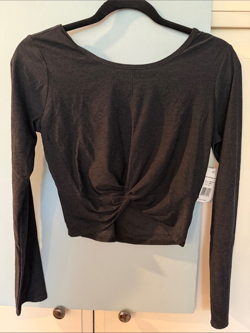 Beyond Yoga Darkest night twist front Long Sleeve Crop Top